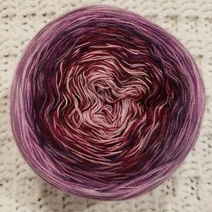 Santa Tell Me - 4 ply - 5.3 oz - 620 yards